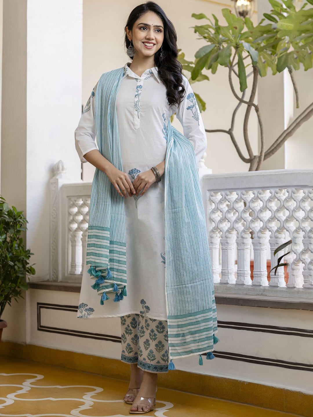 Rangeelo Women Floral Printed Regular Pure Cotton Kurta with Trousers & With Dupatta, White
Rangeelo Women Floral Printed Regular Pure Cotton Kurta with Trousers & With Dupatta, White