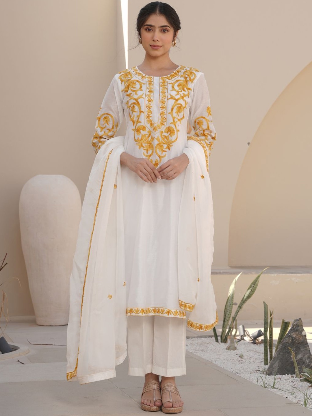 OneWe Women Floral Embroidered Regular Aari Work Chanderi Silk Kurta with Trousers & With Dupatta, White
OneWe Women Floral Embroidered Regular Aari Work Chanderi Silk Kurta with Trousers & With Dupatta, White