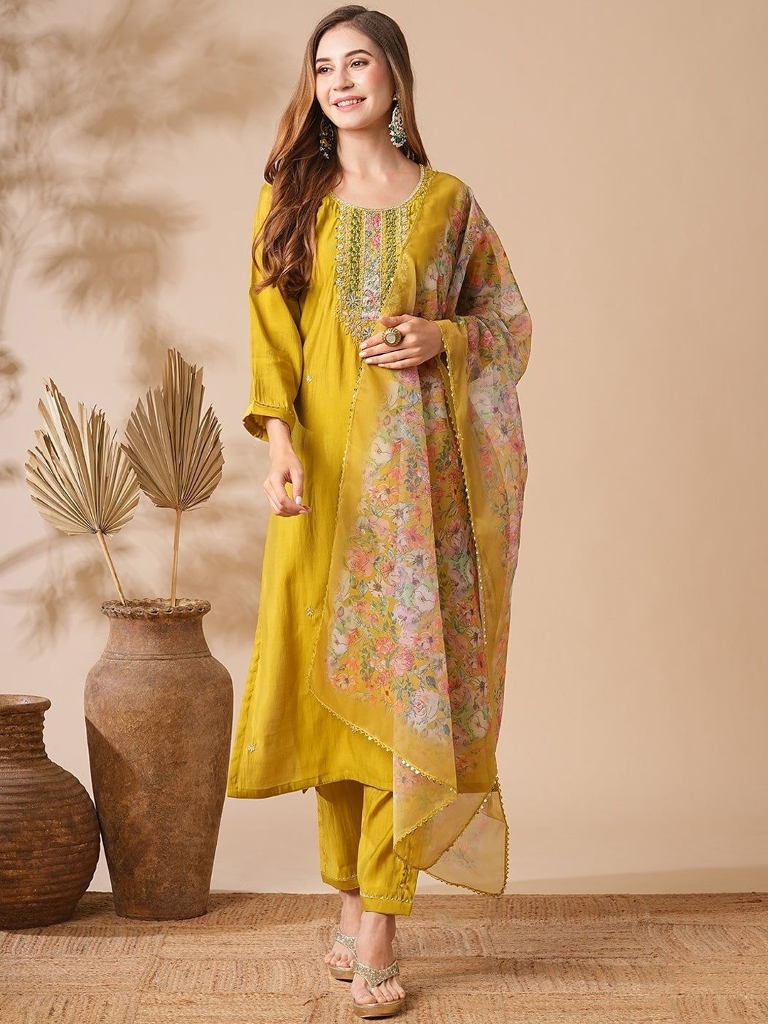 Mitera Women Ethnic Motifs Yoke Design Regular Thread Work Kurta with Trousers & With Dupatta, Yellow
Mitera Women Ethnic Motifs Yoke Design Regular Thread Work Kurta with Trousers & With Dupatta, Yellow