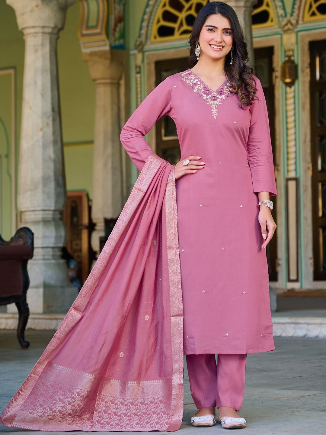 Siya Fashion Women Floral Embroidered Regular Thread Work Kurta with Trousers & With Dupatta, Magenta
Siya Fashion Women Floral Embroidered Regular Thread Work Kurta with Trousers & With Dupatta, Magenta