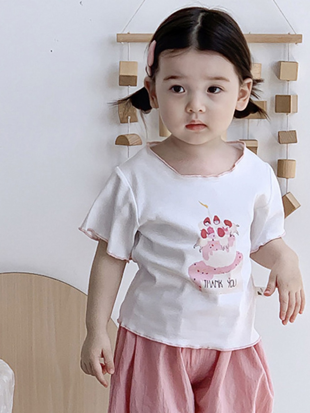 LULU & SKY Girls Printed Extended Sleeves Organic Cotton Applique T-shirt, White
LULU & SKY Girls Printed Extended Sleeves Organic Cotton Applique T-shirt, White