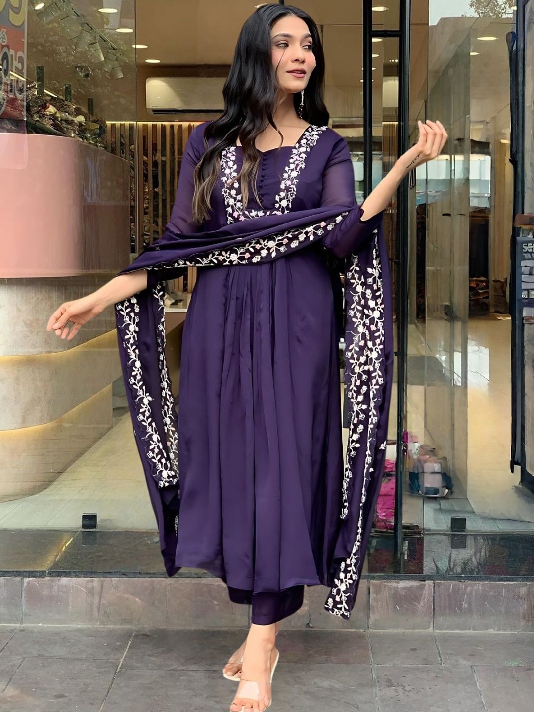 Navlik Women Floral Embroidered Regular Thread Work Kurta with Trousers & With Dupatta, Purple
Navlik Women Floral Embroidered Regular Thread Work Kurta with Trousers & With Dupatta, Purple