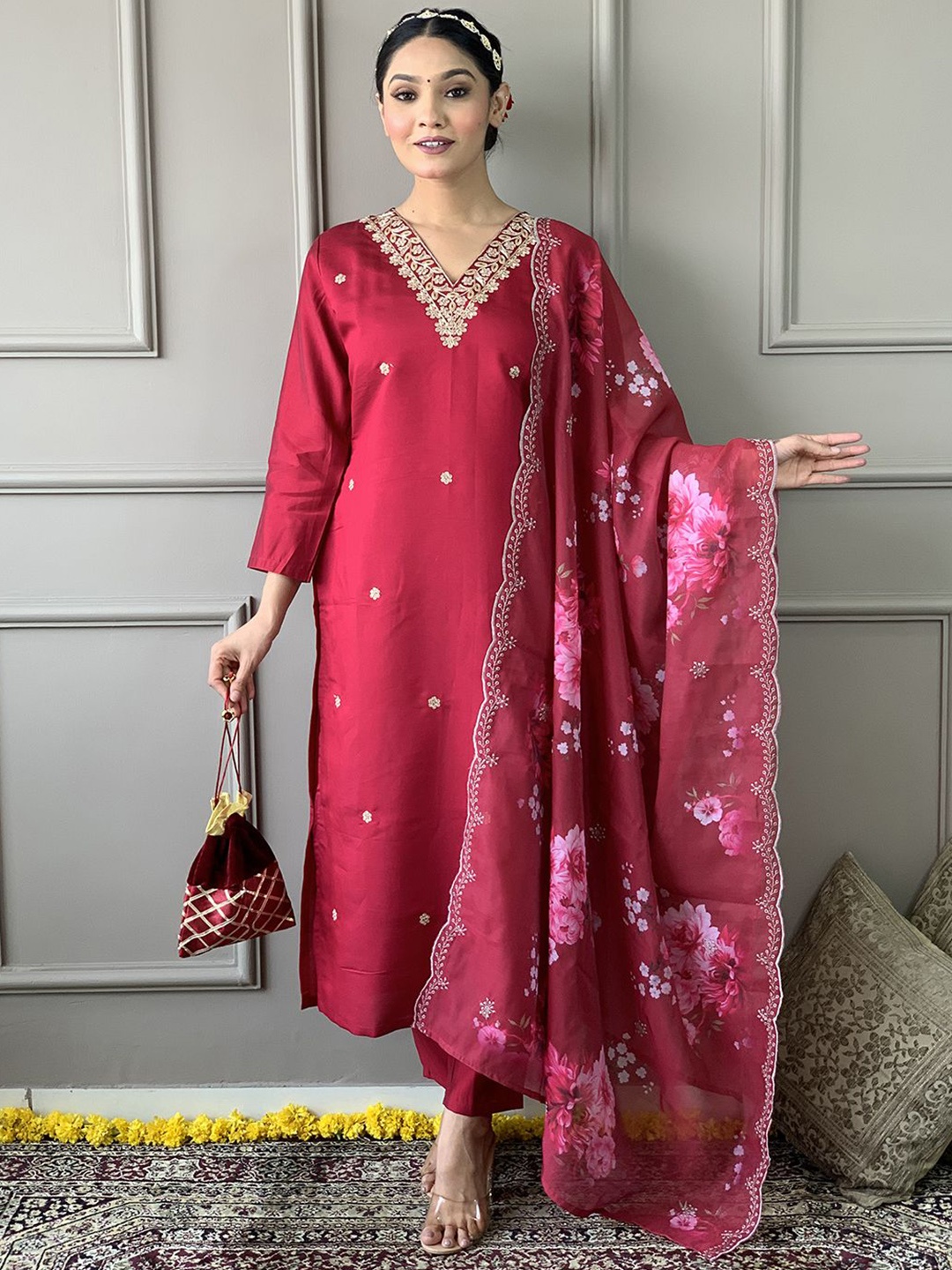 Amrutam Fab Women Floral Embroidered Regular Thread Work Chanderi Silk Kurta with Trousers & With Dupatta, Red
Amrutam Fab Women Floral Embroidered Regular Thread Work Chanderi Silk Kurta with Trousers & With Dupatta, Red