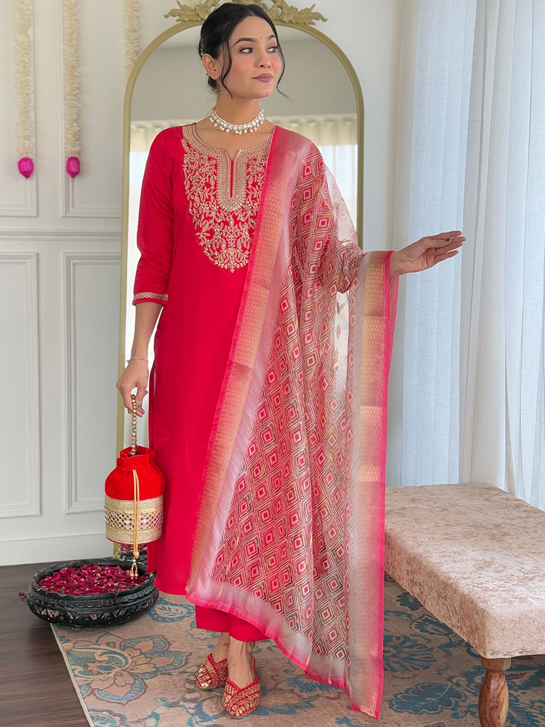 Navlik Women Floral Embroidered Regular Thread Work Kurta with Trousers & With Dupatta, Red
Navlik Women Floral Embroidered Regular Thread Work Kurta with Trousers & With Dupatta, Red
