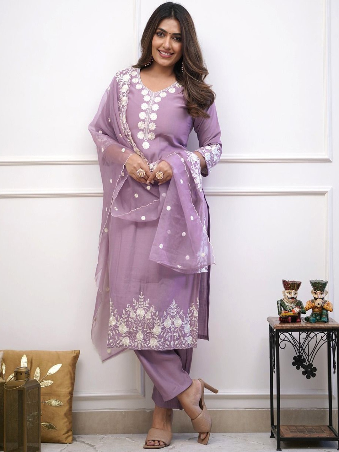 Mitera Women Floral Embroidered Regular Thread Work Raw Silk Kurta with Trousers & With Dupatta, Violet
Mitera Women Floral Embroidered Regular Thread Work Raw Silk Kurta with Trousers & With Dupatta, Violet