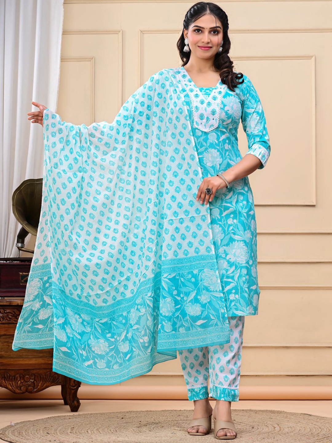 SANGANER MART Women Floral Printed Regular Pure Cotton Kurta with Trousers & With Dupatta, Turquoise blue
SANGANER MART Women Floral Printed Regular Pure Cotton Kurta with Trousers & With Dupatta, Turquoise blue