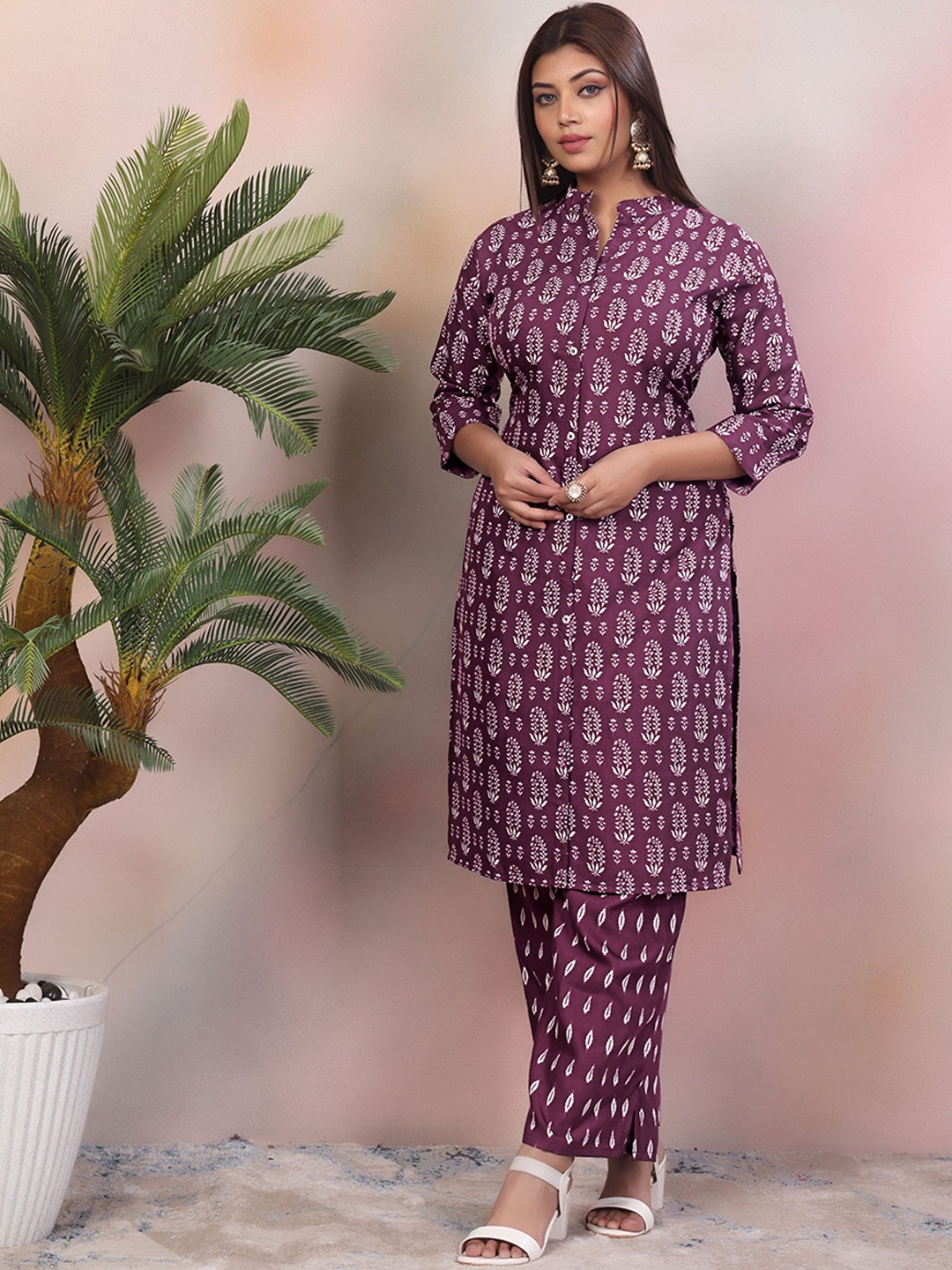 Sanwariya Silk Women Ethnic Motifs Printed Regular Thread Work Kurta with Trousers & With Dupatta, Magenta
Sanwariya Silk Women Ethnic Motifs Printed Regular Thread Work Kurta with Trousers & With Dupatta, Magenta