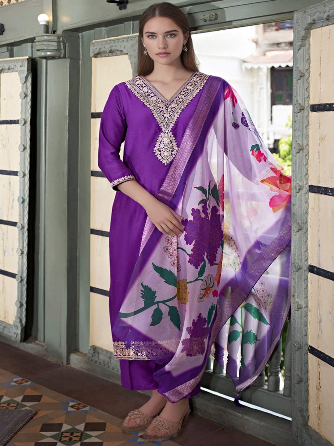 Siya Fashion Women Ethnic Motifs Embroidered Regular Thread Work Kurta with Trousers & With Dupatta, Purple
Siya Fashion Women Ethnic Motifs Embroidered Regular Thread Work Kurta with Trousers & With Dupatta, Purple