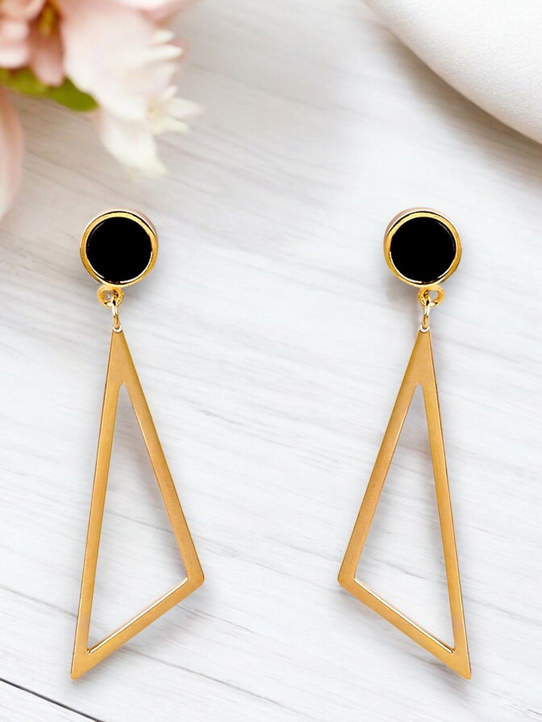 House of Pataudi 925 Sterling Silver Stone Studded Triangle Shape Lightweight Earrings, Gold
House of Pataudi 925 Sterling Silver Stone Studded Triangle Shape Lightweight Earrings, Gold