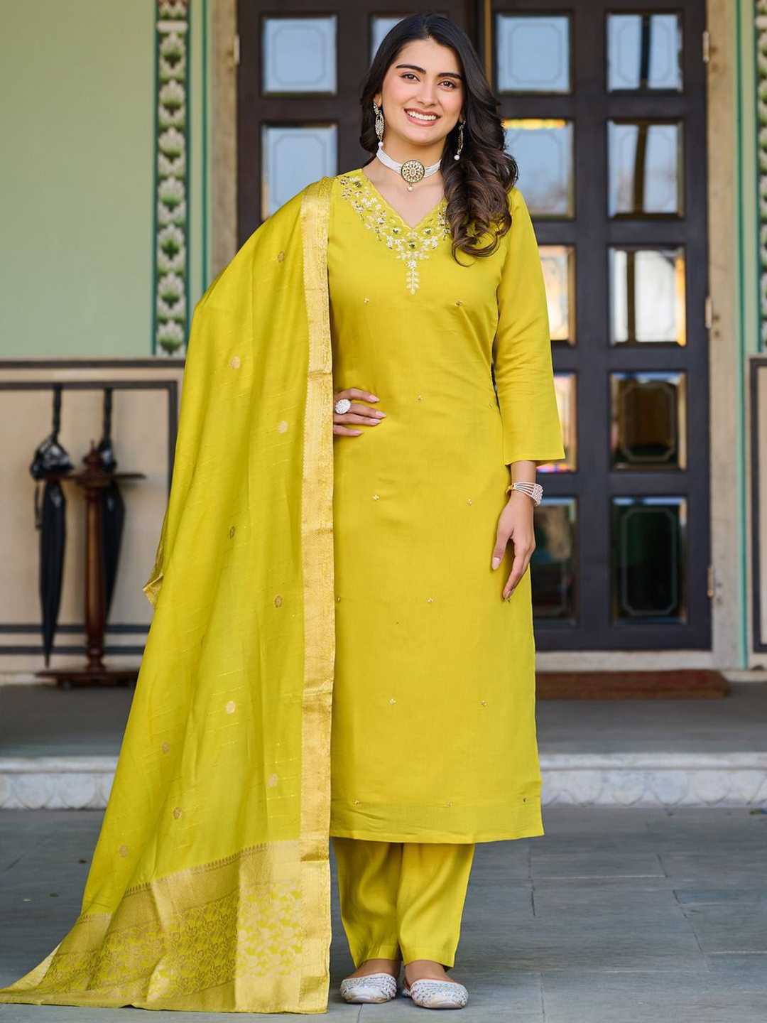 Siya Fashion Women Yoke Design Regular Thread Work Kurta with Trousers & With Dupatta, Green
Siya Fashion Women Yoke Design Regular Thread Work Kurta with Trousers & With Dupatta, Green