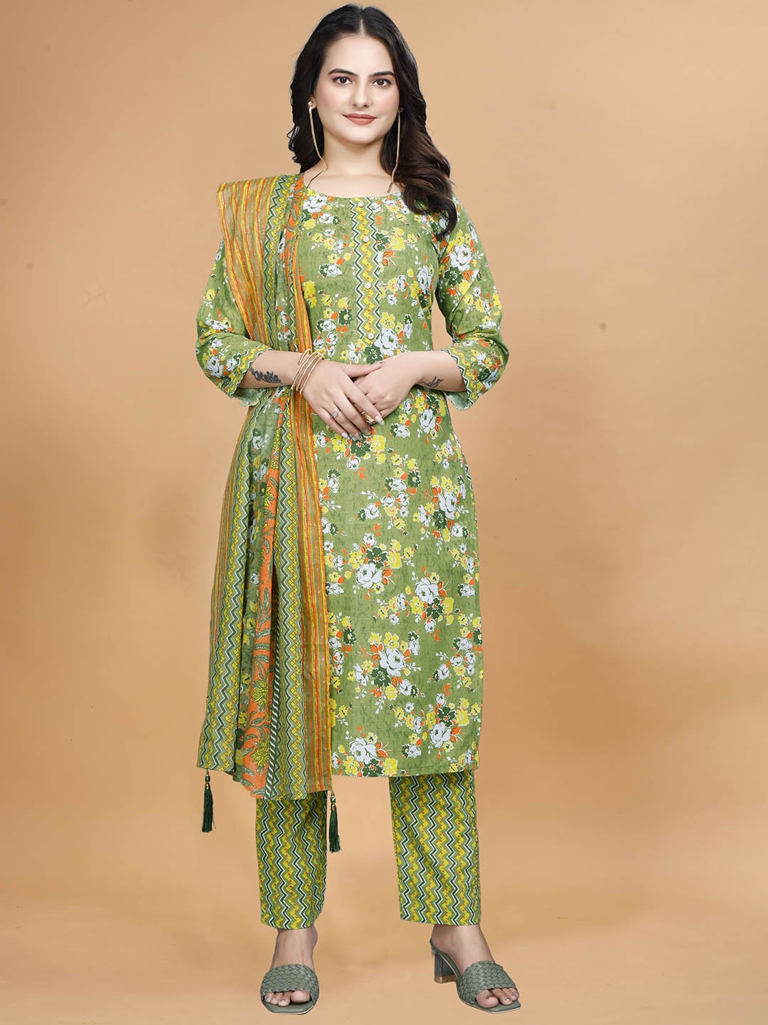 SANJANA SILK Women Floral Printed Regular Pure Cotton Kurta with Trousers & With Dupatta, Green
SANJANA SILK Women Floral Printed Regular Pure Cotton Kurta with Trousers & With Dupatta, Green