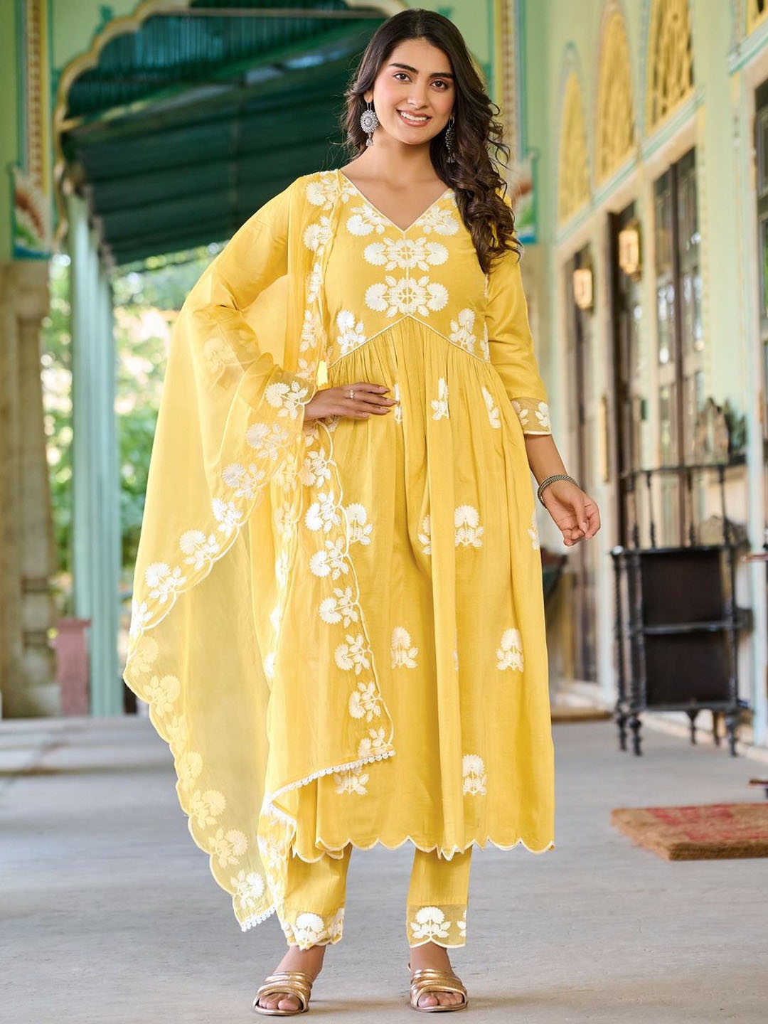 Siya Fashion Women Floral Embroidered Regular Thread Work Kurta with Trousers & With Dupatta, Yellow
Siya Fashion Women Floral Embroidered Regular Thread Work Kurta with Trousers & With Dupatta, Yellow