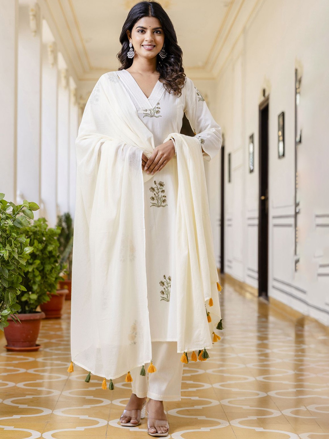 Rangeelo Women Floral Printed Regular Pure Cotton Kurta with Trousers & With Dupatta, Yellow
Rangeelo Women Floral Printed Regular Pure Cotton Kurta with Trousers & With Dupatta, Yellow