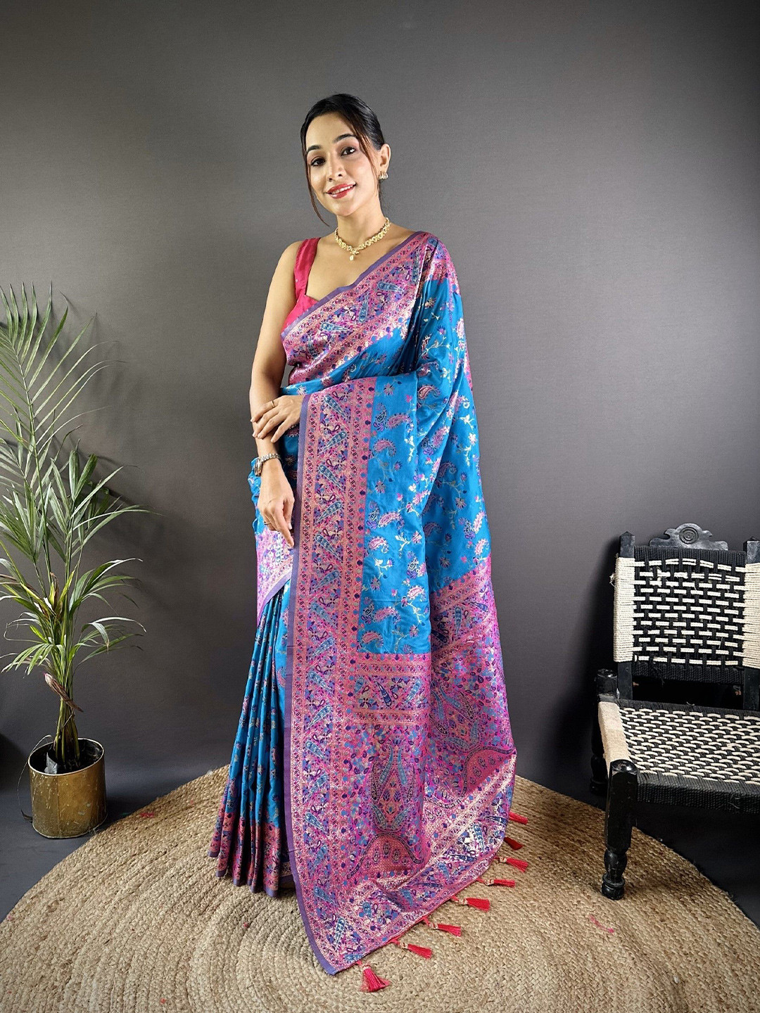 DIVASTRI Floral Zari Silk Blend Banarasi Saree, Blue
DIVASTRI Floral Zari Silk Blend Banarasi Saree, Blue