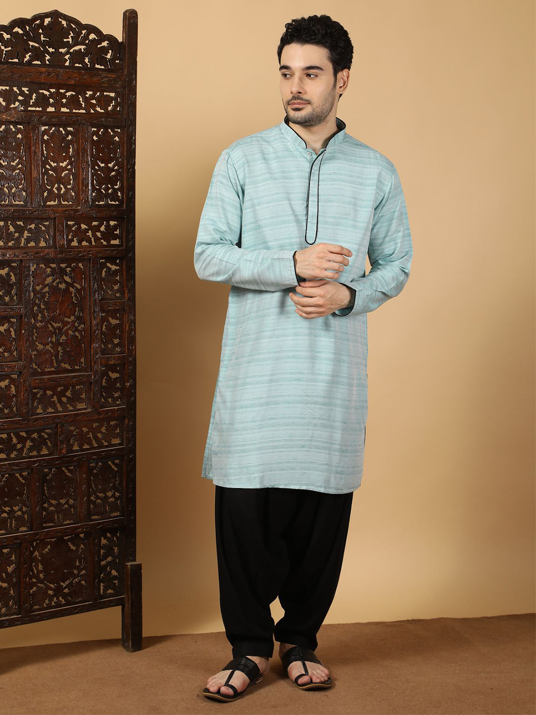 Kuons Avenue Men Striped Mandarin Collar Kurta, Blue
Kuons Avenue Men Striped Mandarin Collar Kurta, Blue