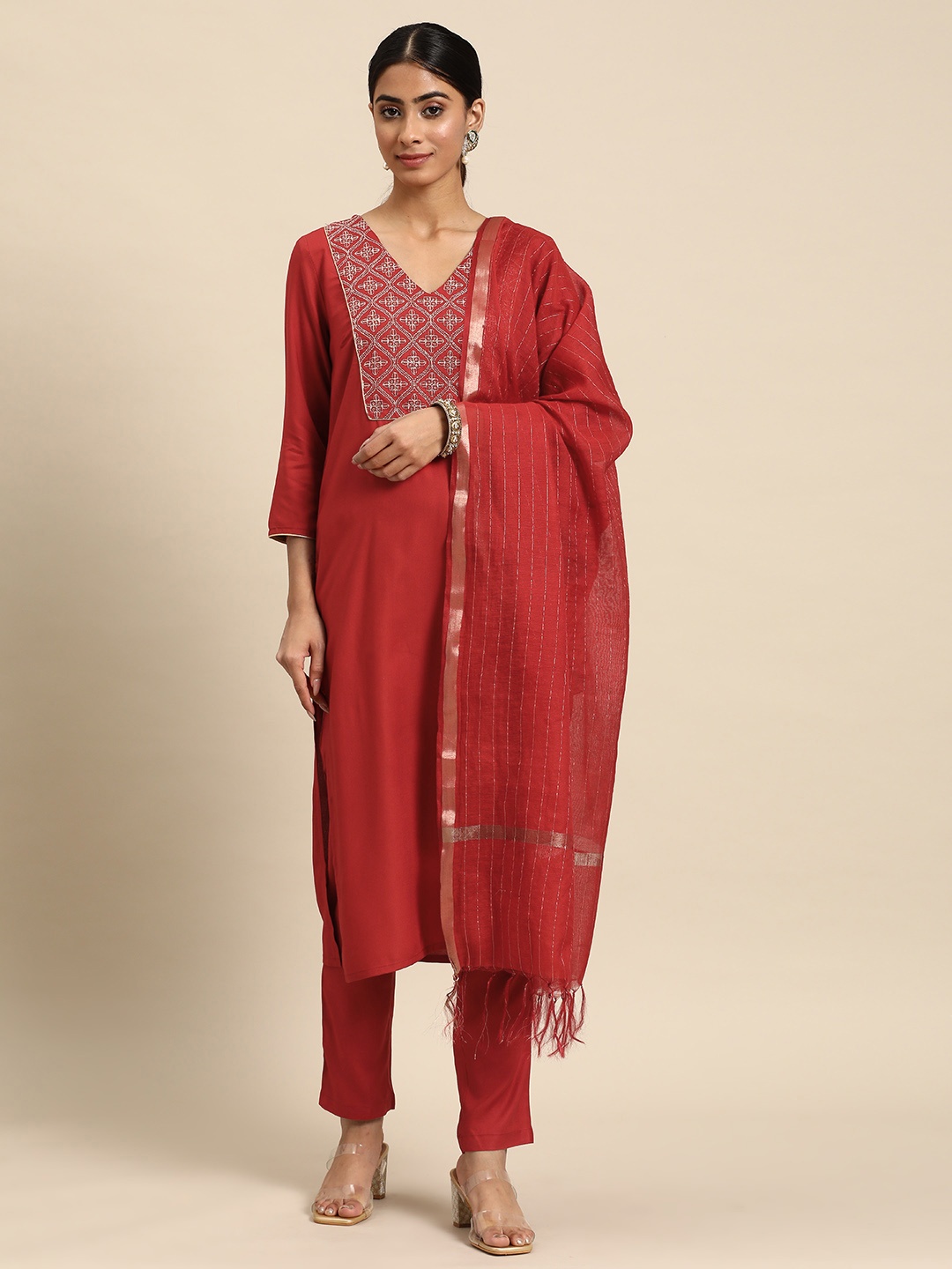 all about you Ethnic Motifs Yoke Design Regular Kurta with Trousers & With Dupatta, Maroon
all about you Ethnic Motifs Yoke Design Regular Kurta with Trousers & With Dupatta, Maroon