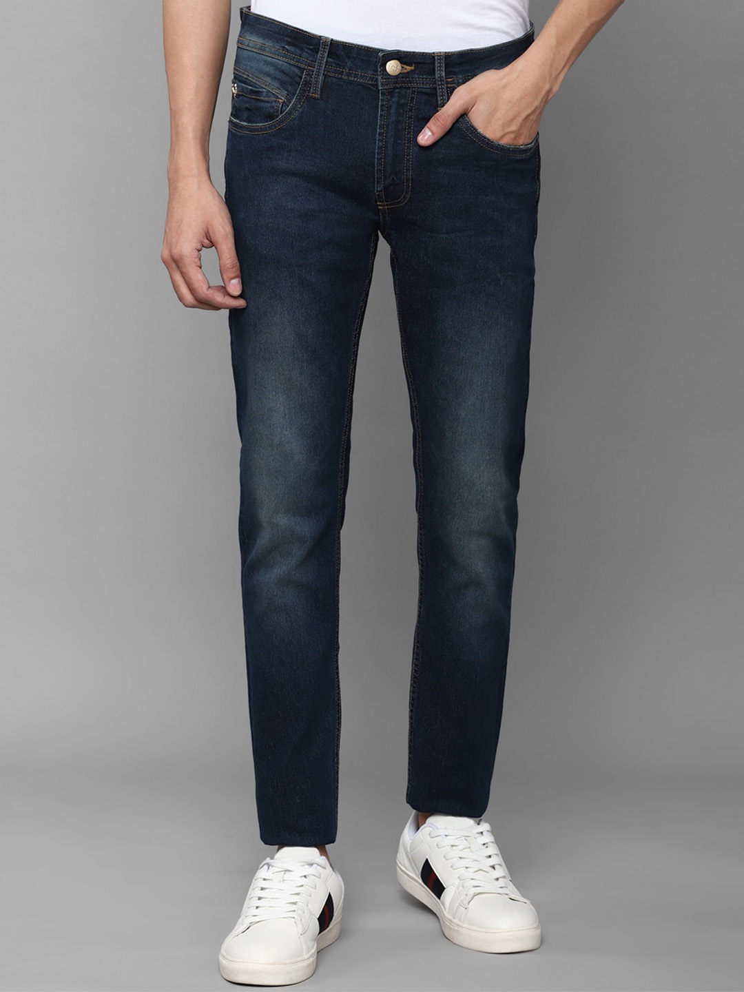 Allen Solly Sport Men Navy Blue Skinny Fit Mildly Distressed Heavy Fade Stretchable Jeans
Allen Solly Sport Men Navy Blue Skinny Fit Mildly Distressed Heavy Fade Stretchable Jeans
