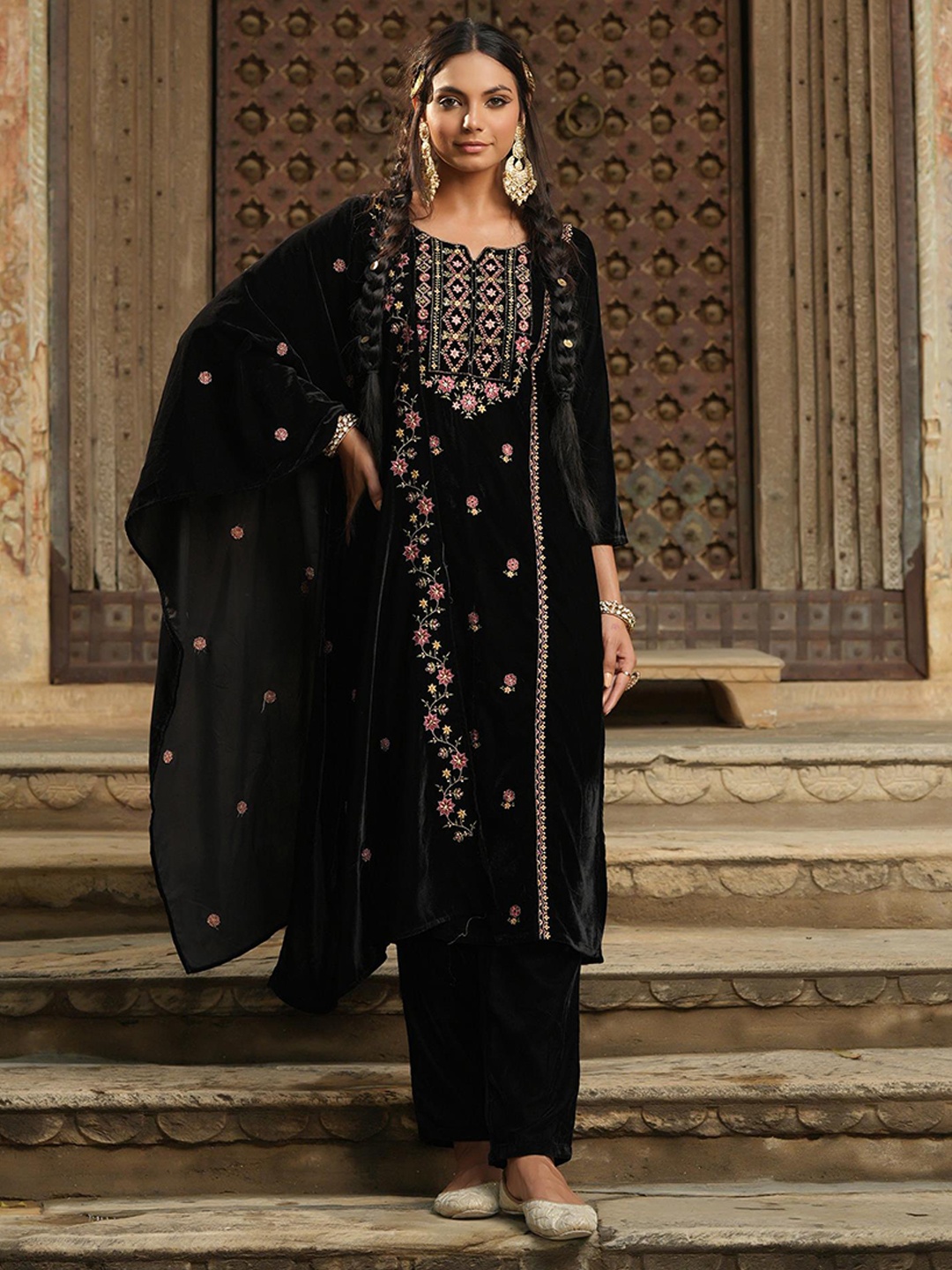 SCAKHI Women Black Floral Embroidered High Slit Thread Work Velvet Kurta with Trousers & With Dupatta
SCAKHI Women Black Floral Embroidered High Slit Thread Work Velvet Kurta with Trousers & With Dupatta
