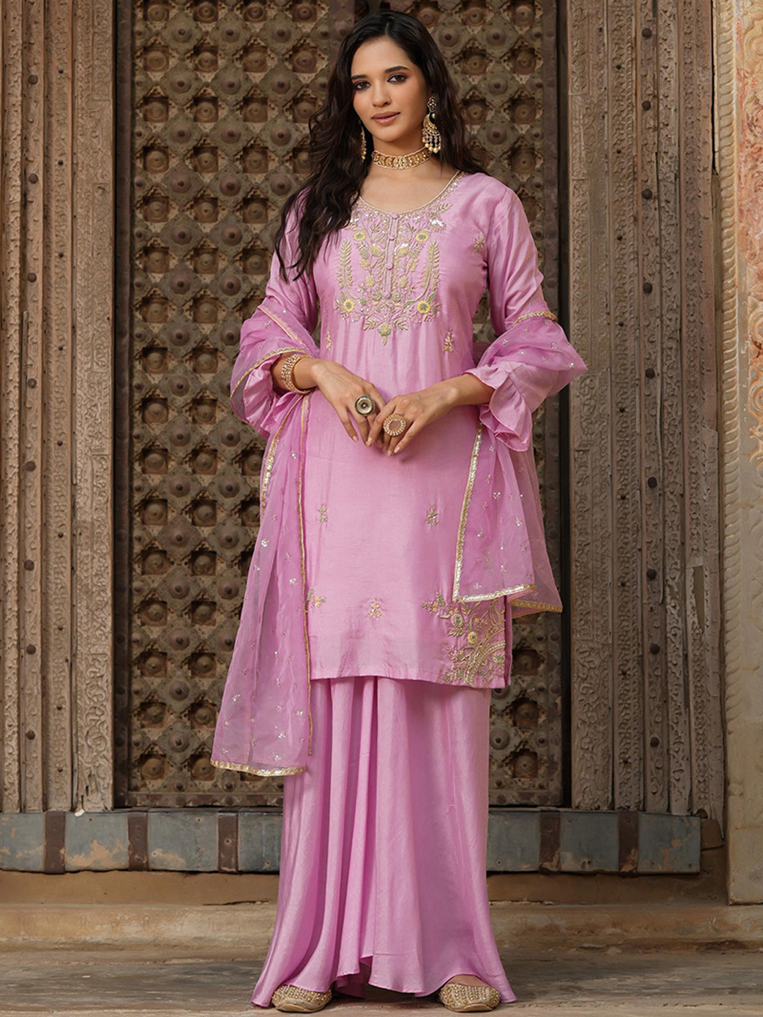 SCAKHI Women Lavender Ethnic Motifs Embroidered Thread Work Kurti with Palazzos & With Dupatta
SCAKHI Women Lavender Ethnic Motifs Embroidered Thread Work Kurti with Palazzos & With Dupatta