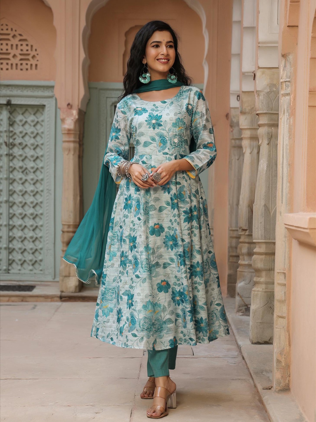 SCAKHI Women Blue Floral Printed Panelled Beads and Stones Linen Kurta with Trousers & With Dupatta
SCAKHI Women Blue Floral Printed Panelled Beads and Stones Linen Kurta with Trousers & With Dupatta