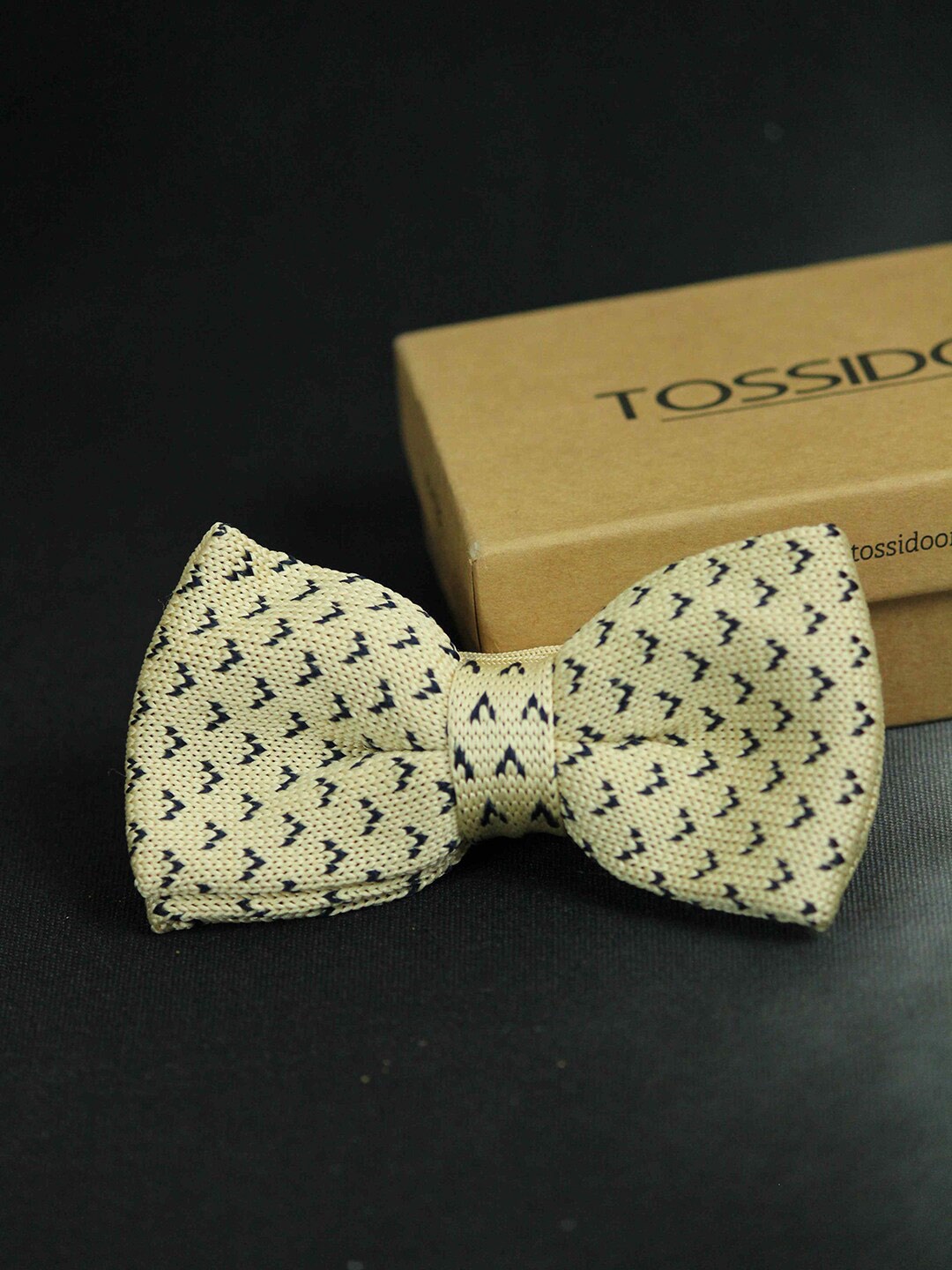Tossido Men White & Black Self Design Knitted Acrylic Bow Tie