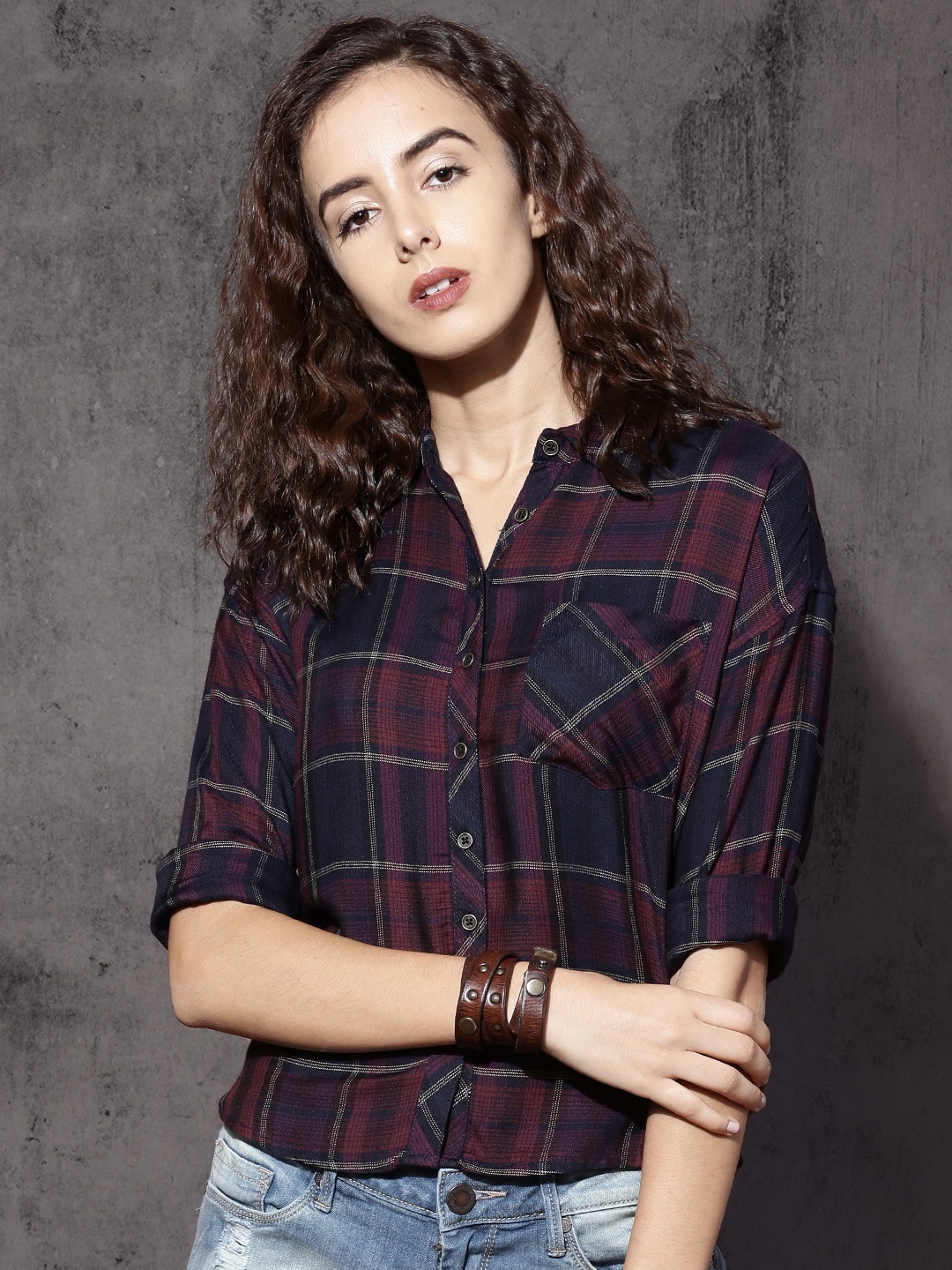 Roadster Time Travlr Women Navy & Red Checked Relaxed Boxy Fit Casual Shirt, Navy blue
Roadster Time Travlr Women Navy & Red Checked Relaxed Boxy Fit Casual Shirt, Navy blue