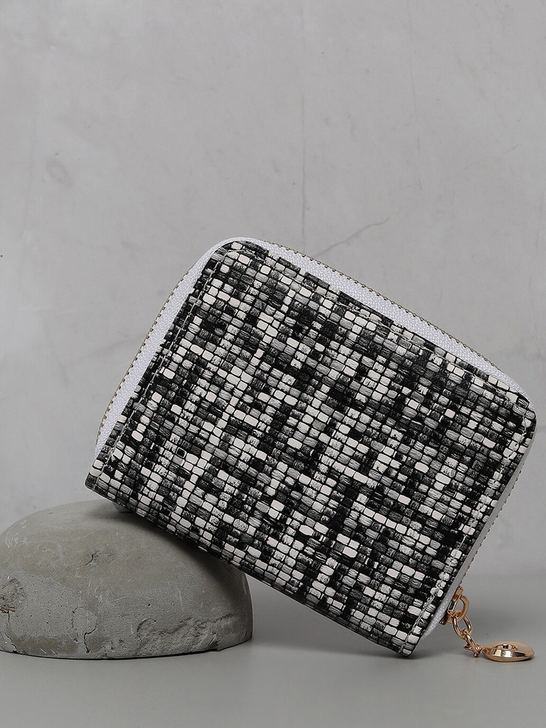 HAUTE SAUCE by Campus Sutra Women Black & White Checked Zip Detail PU Zip Around Wallet
HAUTE SAUCE by Campus Sutra Women Black & White Checked Zip Detail PU Zip Around Wallet