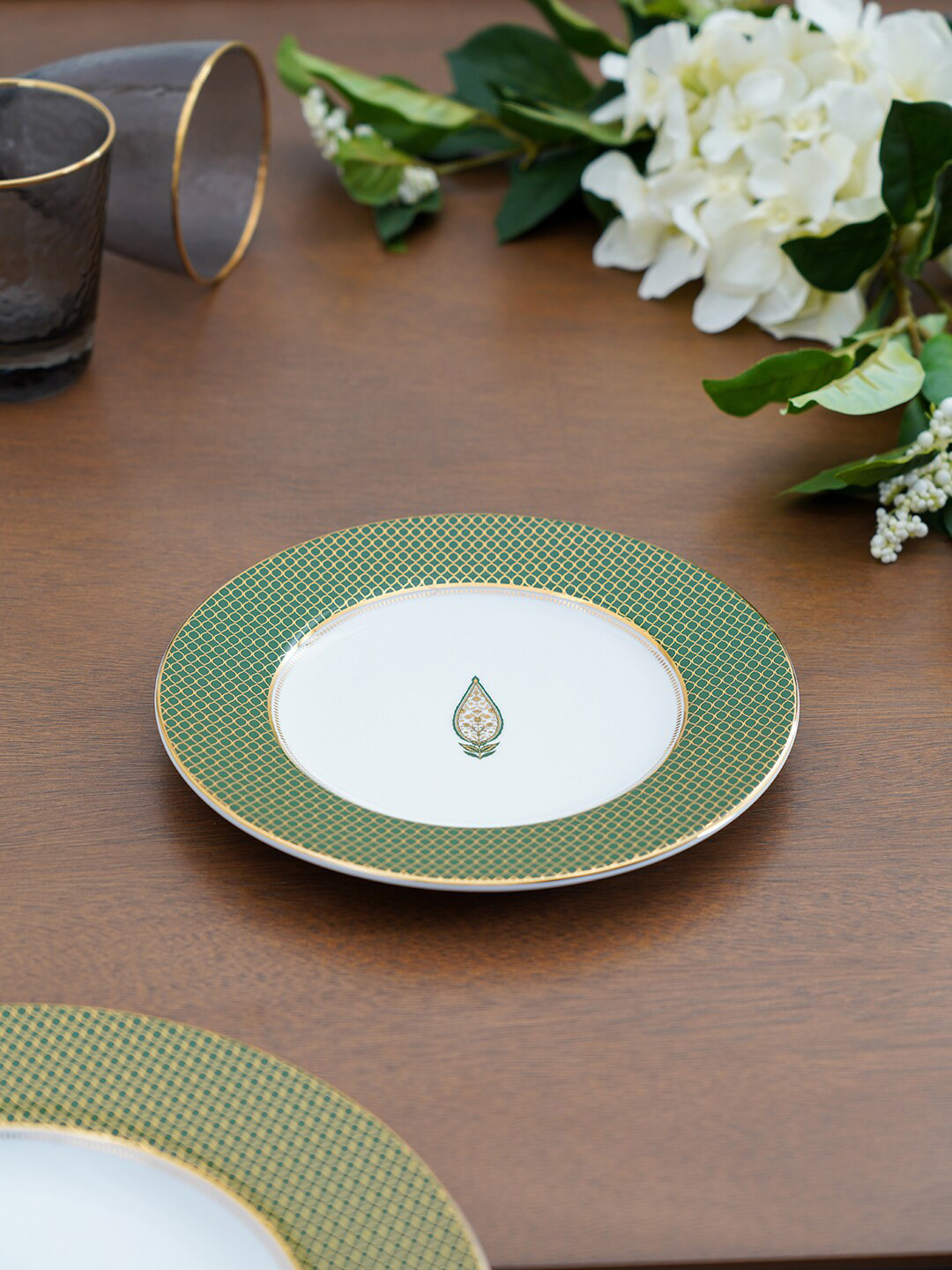 Pure Home and Living Set Of 2 Green & White Dishwasher & Microwave safe Porcelain Plates
Pure Home and Living Set Of 2 Green & White Dishwasher & Microwave safe Porcelain Plates