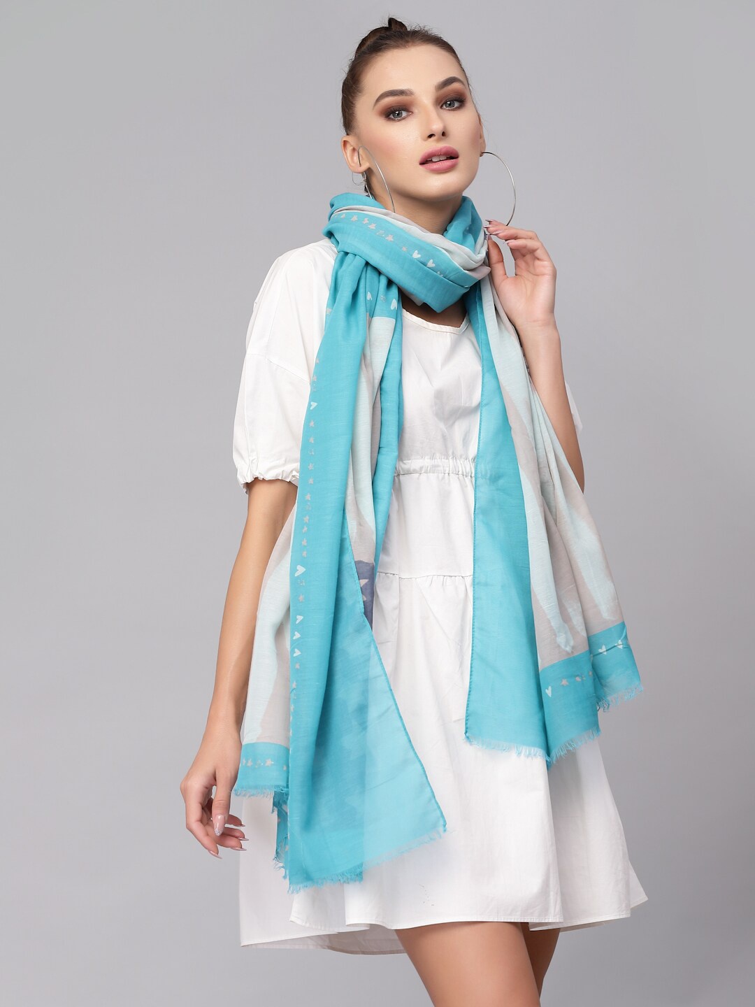 J Style Women Blue & White Printed Stole