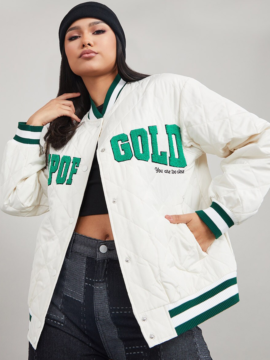 Styli Women White Slogan Embroidred Quilted Oversized Fit Regular Length Varsity Jacket
Styli Women White Slogan Embroidred Quilted Oversized Fit Regular Length Varsity Jacket