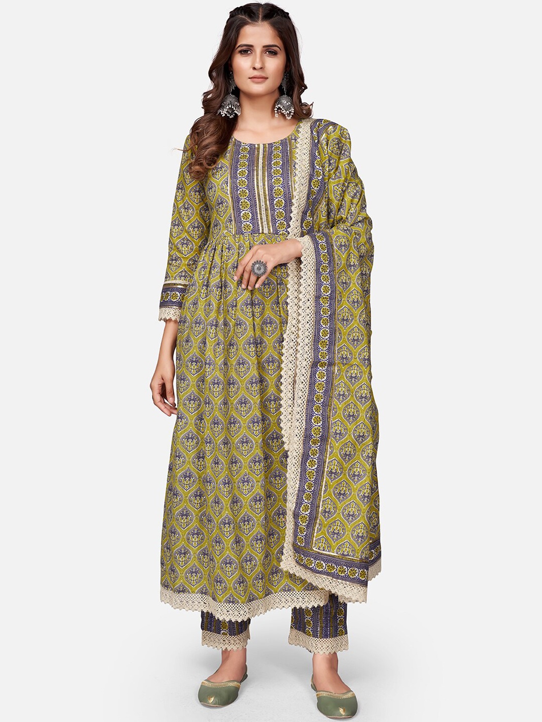 Vbuyz Women Olive Green Floral Printed High Slit Pure Cotton Kurta with Trousers & With Dupatta
Vbuyz Women Olive Green Floral Printed High Slit Pure Cotton Kurta with Trousers & With Dupatta