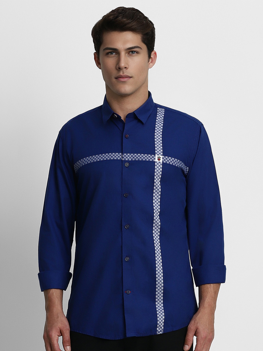 Louis Philippe Sport Men Navy Blue Gingham Checked Pure Cotton Slim Fit Casual Shirt
Louis Philippe Sport Men Navy Blue Gingham Checked Pure Cotton Slim Fit Casual Shirt