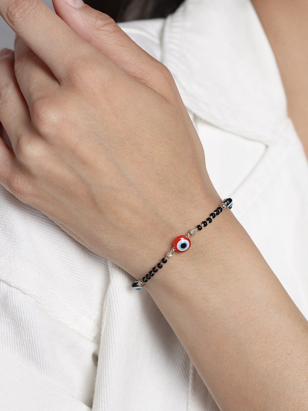Zavya Women Silver-Toned & Black Sterling Silver Enamelled Silver-Plated Link Bracelet
Zavya Women Silver-Toned & Black Sterling Silver Enamelled Silver-Plated Link Bracelet