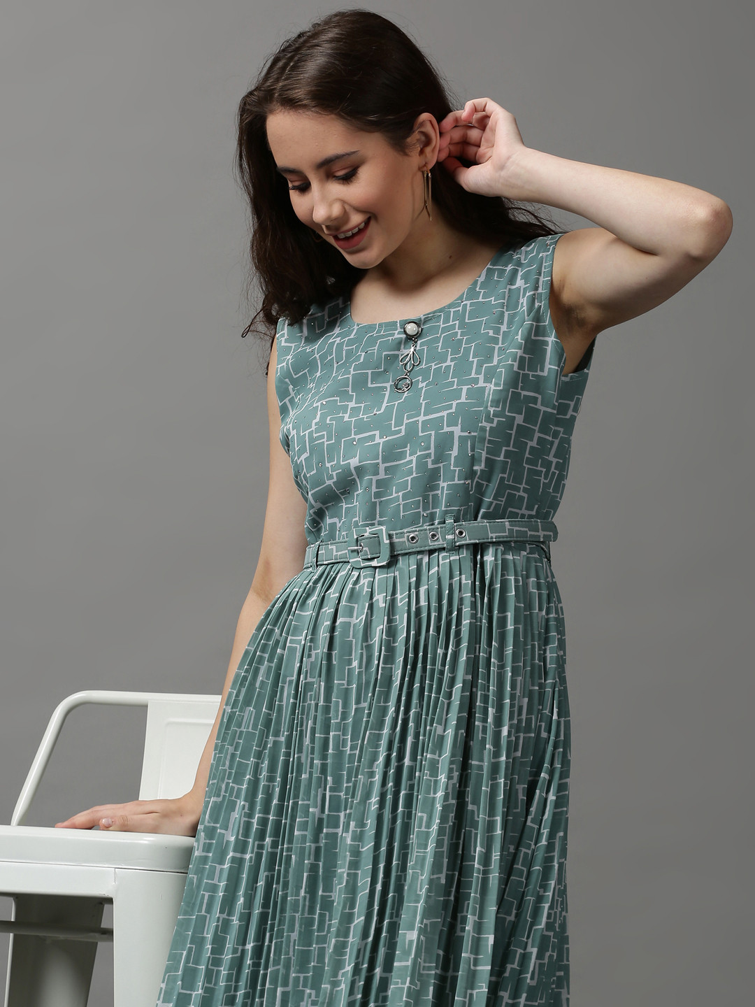 SHOWOFF Sea Green Chiffon Midi Dress
SHOWOFF Sea Green Chiffon Midi Dress