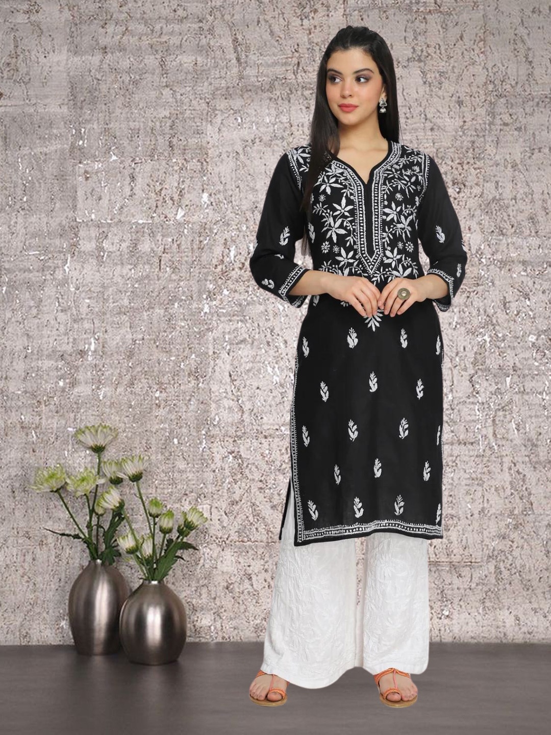 PARAMOUNT CHIKAN Women Black & White Ethnic Motifs Embroidered Chikankari Cotton Kurta
PARAMOUNT CHIKAN Women Black & White Ethnic Motifs Embroidered Chikankari Cotton Kurta