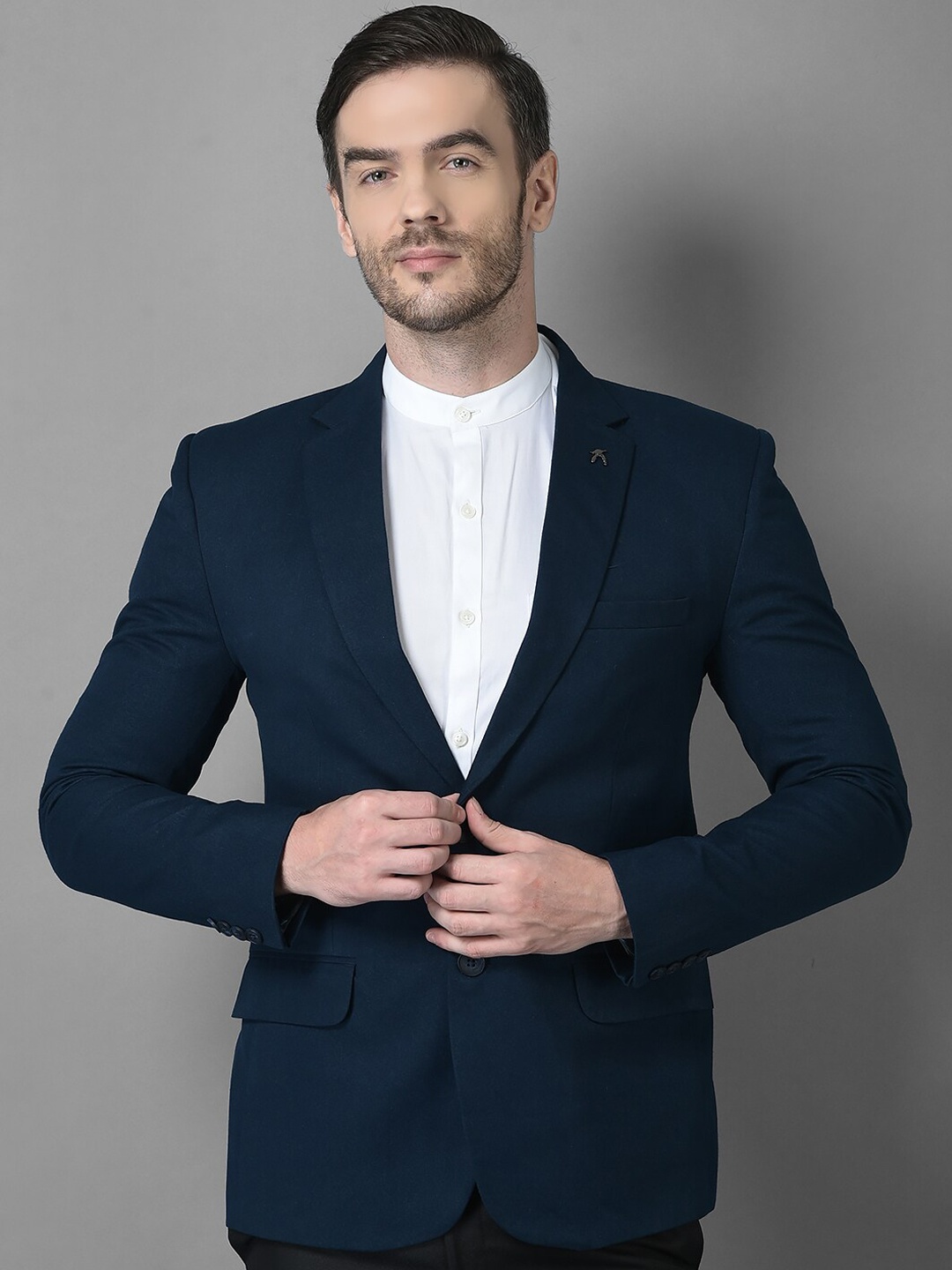 Canary London Men Navy-Blue Solid Slim-Fit Single-Breasted Pure Woolen Formal Blazer
Canary London Men Navy-Blue Solid Slim-Fit Single-Breasted Pure Woolen Formal Blazer