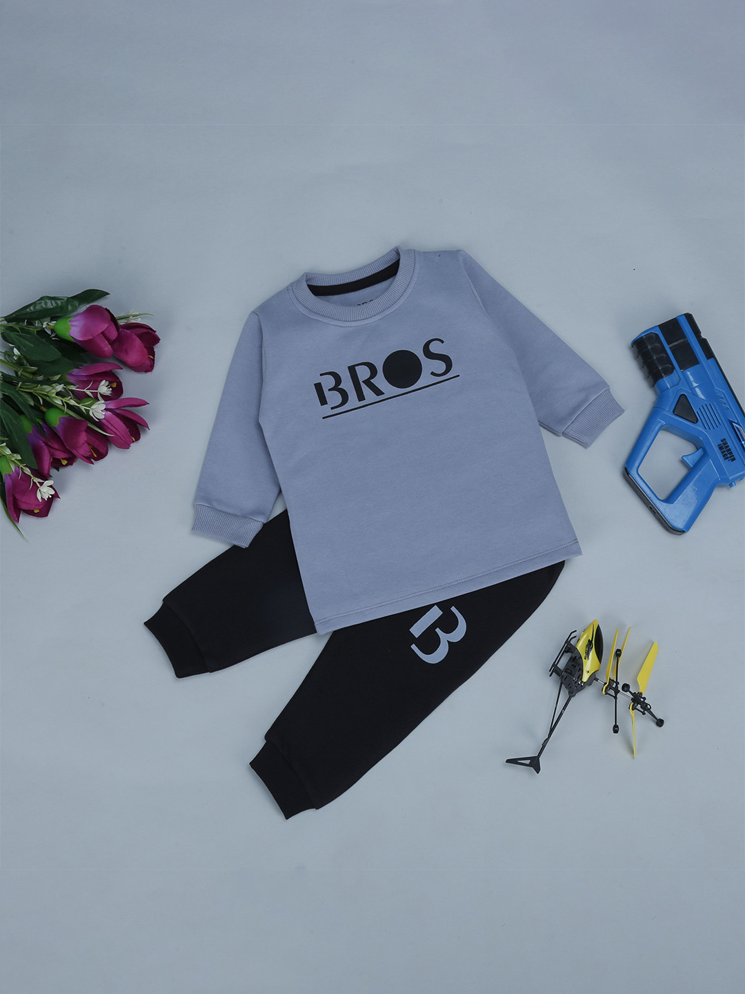 3BROS Unisex Kids Grey And Black Printed Pure Cotton Top With Pyjamas 
3BROS Unisex Kids Grey And Black Printed Pure Cotton Top With Pyjamas