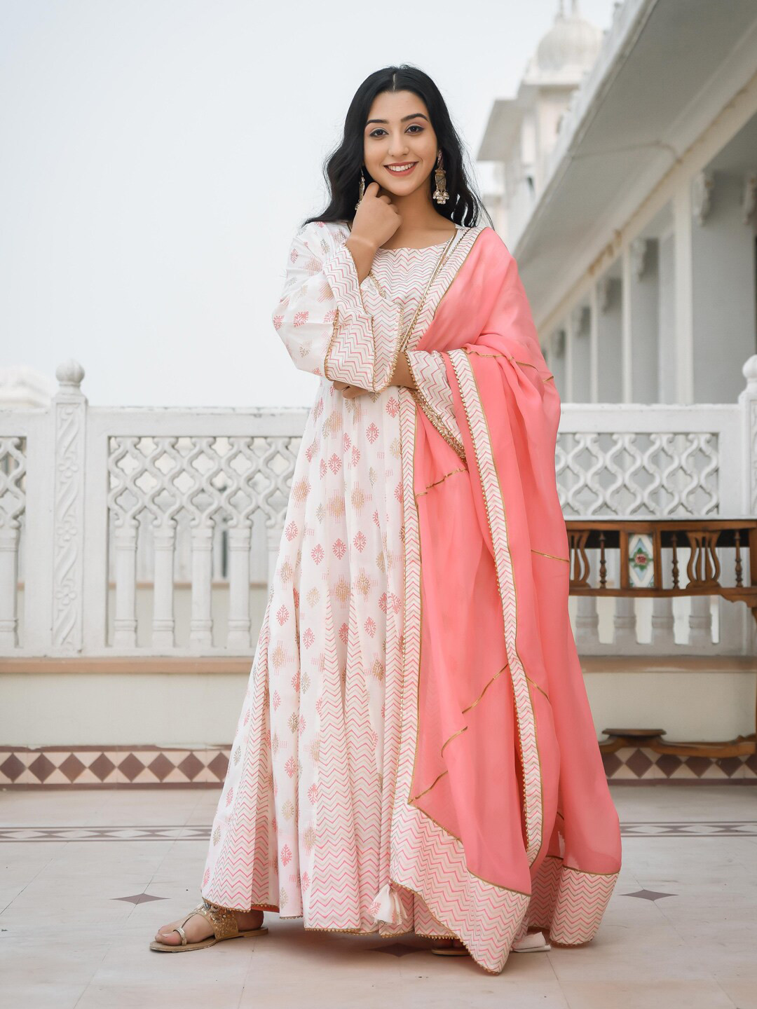 Indian Virasat Women White Ethnic Motifs Printed Gotta Patti Pure Cotton Kurta with Trousers & With Dupatta
Indian Virasat Women White Ethnic Motifs Printed Gotta Patti Pure Cotton Kurta with Trousers & With Dupatta