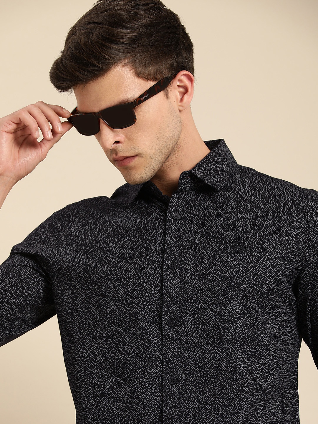 Being Human Men Black Slim Fit Micro-Ditsy Polka Dots Printed Pure Cotton Casual Shirt
Being Human Men Black Slim Fit Micro-Ditsy Polka Dots Printed Pure Cotton Casual Shirt