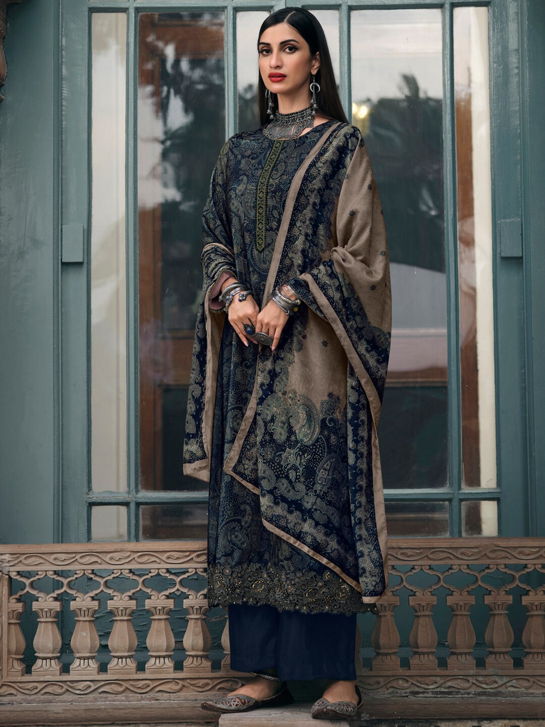 Stylee LIFESTYLE Navy Blue & Camel Brown Embroidered Silk Crepe Unstitched Dress Material
Stylee LIFESTYLE Navy Blue & Camel Brown Embroidered Silk Crepe Unstitched Dress Material