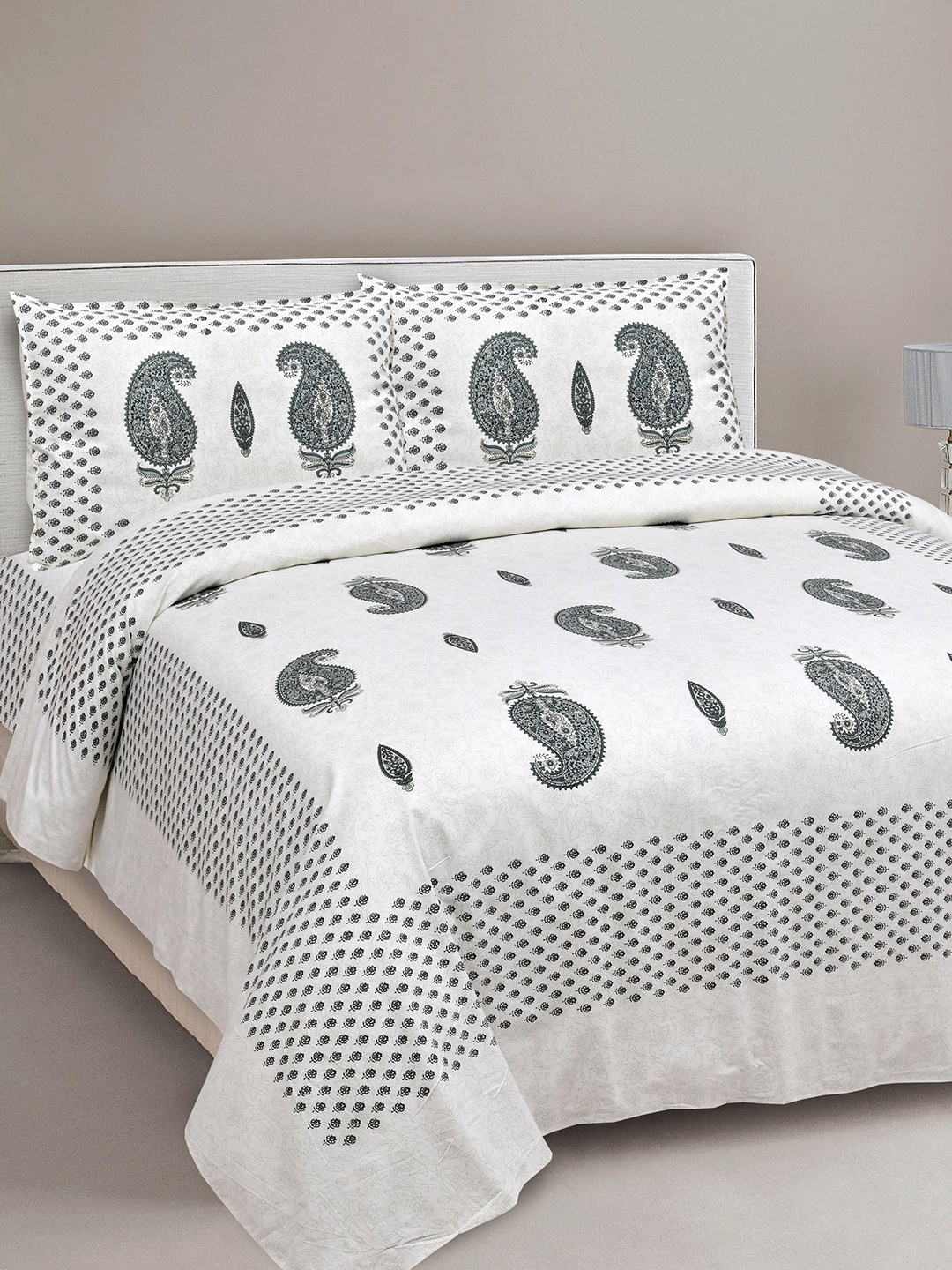 EasyGoods Grey & Black Ethnic Motifs 240 TC Pure Cotton King Bedsheet with 2 Pillow Covers
EasyGoods Grey & Black Ethnic Motifs 240 TC Pure Cotton King Bedsheet with 2 Pillow Covers