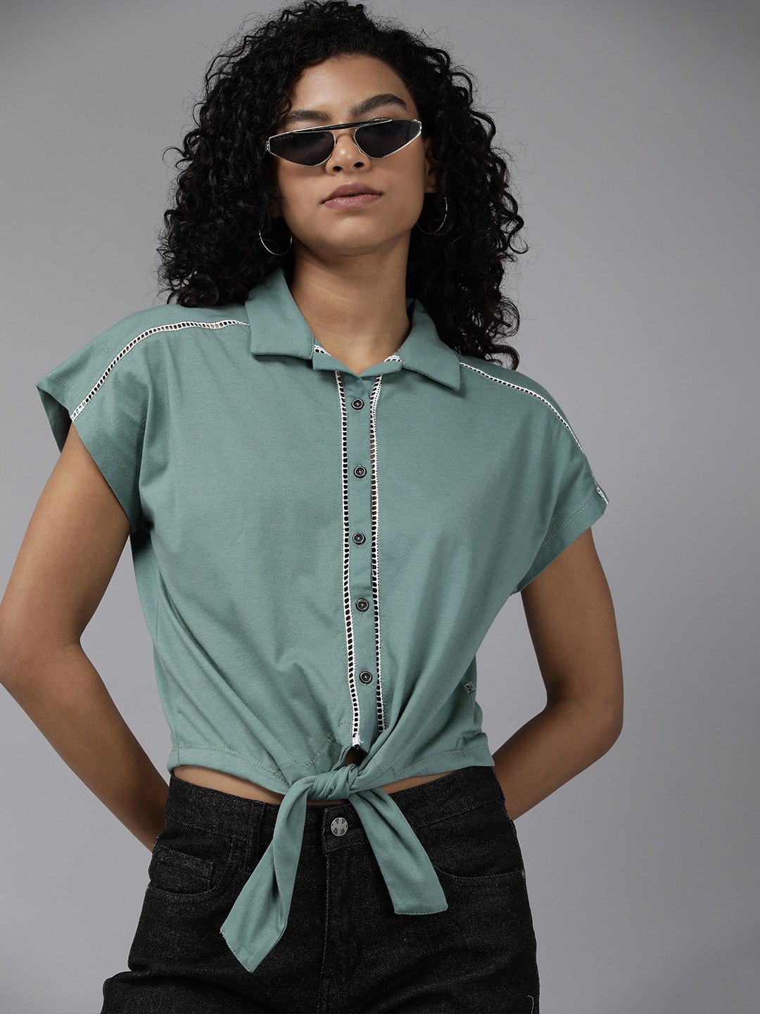 The Roadster Lifestyle Co. Extended Sleeves Tie-Up Detail Shirt Style Boxy Crop Top, Green
The Roadster Lifestyle Co. Extended Sleeves Tie-Up Detail Shirt Style Boxy Crop Top, Green
