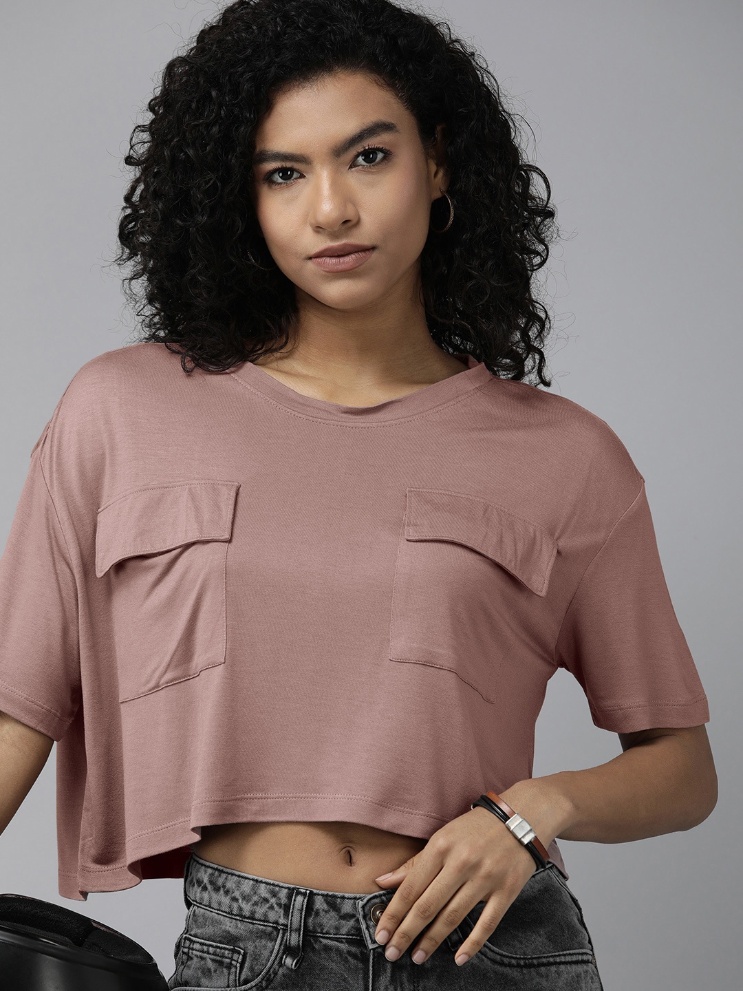 The Roadster Life Co. Round Neck Drop-Shoulder Sleeves Boxy T-shirt With Chest Pockets, Mauve
The Roadster Life Co. Round Neck Drop-Shoulder Sleeves Boxy T-shirt With Chest Pockets, Mauve