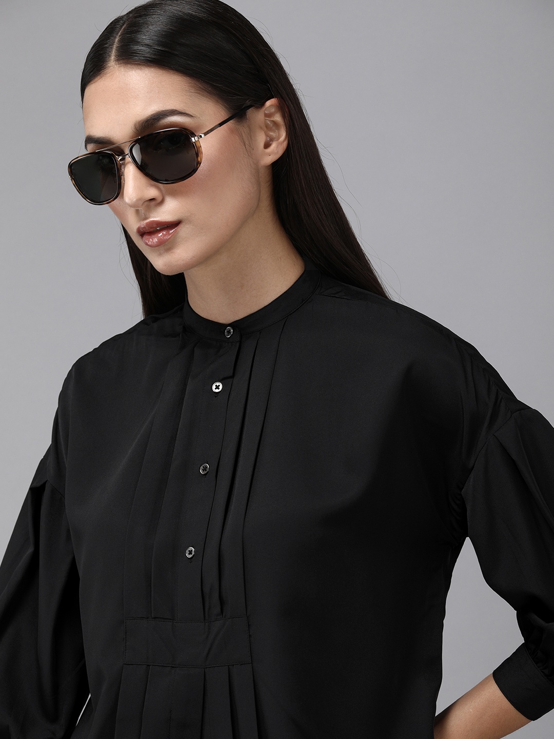 Roadster Black Solid Mandarin Collar Cuffed Sleeves Gathered Or Pleated Regular Top
Roadster Black Solid Mandarin Collar Cuffed Sleeves Gathered Or Pleated Regular Top