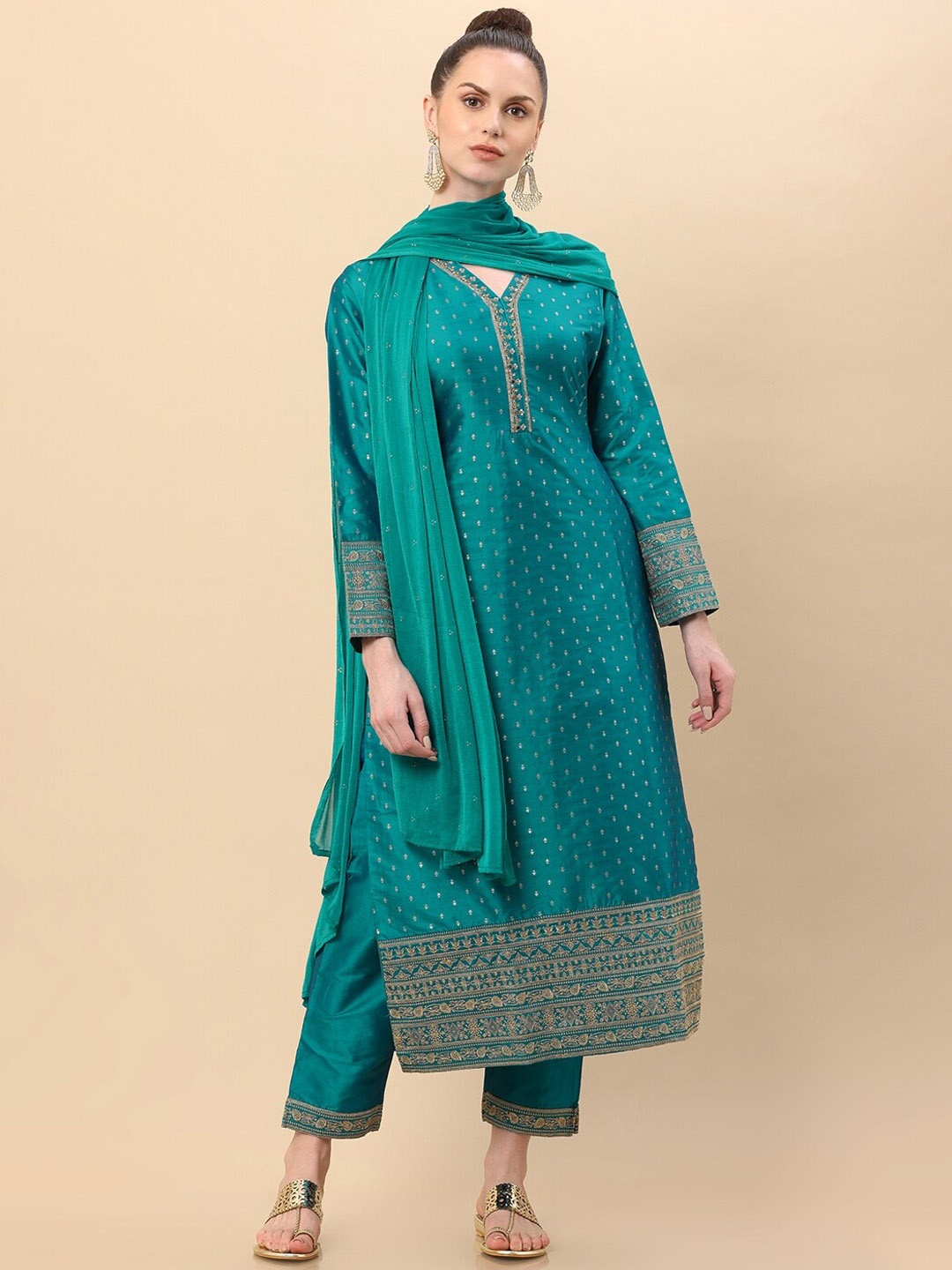 Soch Women Turquoise Blue Ethnic Motifs Beads and Stones Kurta with Pyjama & Dupatta
Soch Women Turquoise Blue Ethnic Motifs Beads and Stones Kurta with Pyjama & Dupatta