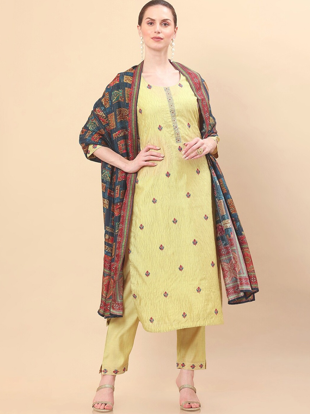 Soch Women Green Floral Embroidered Thread Work Pure Silk Kurta with Trousers & Dupatta
Soch Women Green Floral Embroidered Thread Work Pure Silk Kurta with Trousers & Dupatta