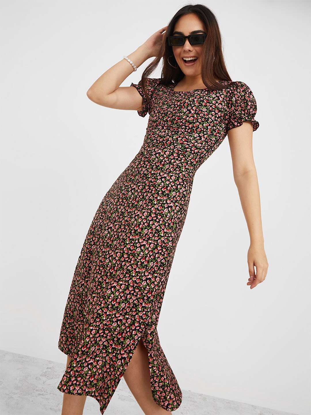 Styli Women Black & Pink Short Puff Sleeves Ditsy Print A-Line Midi Dress with Side Slit
Styli Women Black & Pink Short Puff Sleeves Ditsy Print A-Line Midi Dress with Side Slit