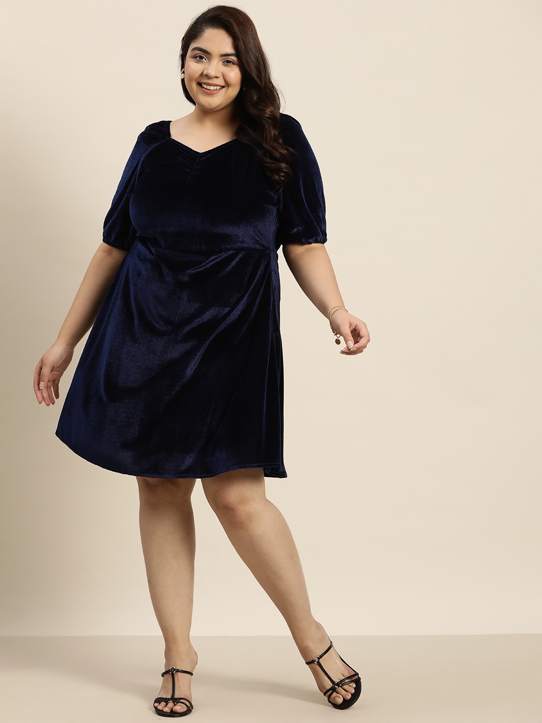 Sztori Plus Size Sweetheart Neck Ruched Detail Velvet Finish A-Line Mini Dress, Navy blue
Sztori Plus Size Sweetheart Neck Ruched Detail Velvet Finish A-Line Mini Dress, Navy blue