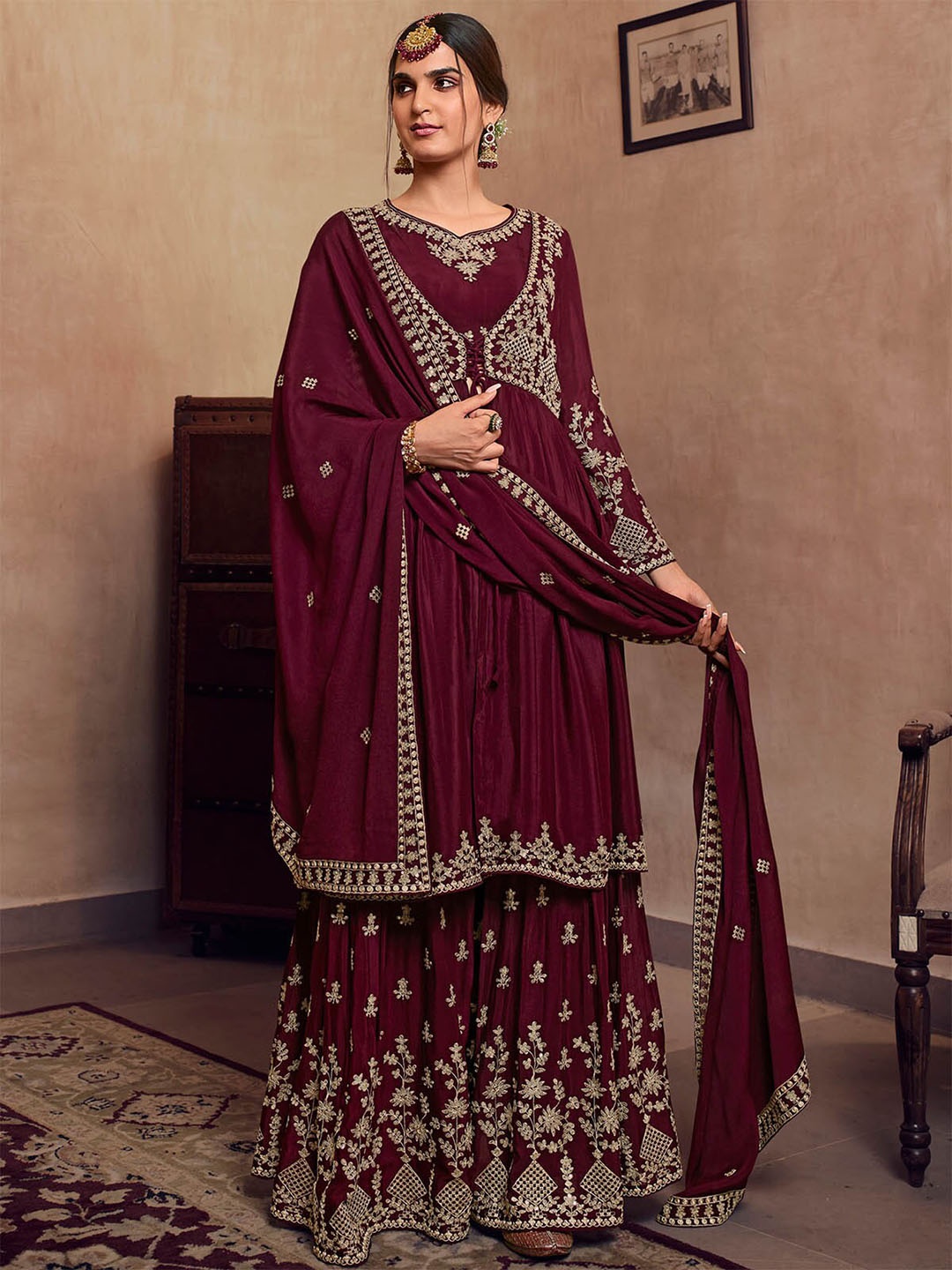 ODETTE Women Purple Ethnic Motifs Embroidered Zardozi Kurta with Sharar & With Dupatta
ODETTE Women Purple Ethnic Motifs Embroidered Zardozi Kurta with Sharar & With Dupatta