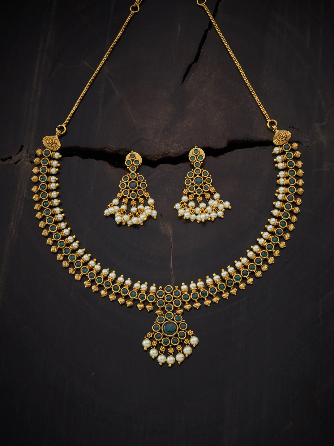 Kushal's Fashion Jewellery Gold-Toned Green Artificial Stones and Beads Jewellery Set
Kushal's Fashion Jewellery Gold-Toned Green Artificial Stones and Beads Jewellery Set